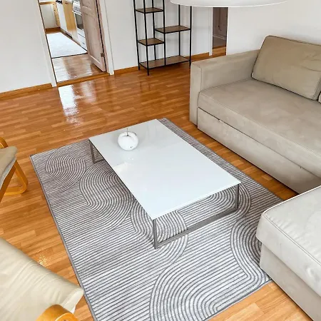 Family & Business Friendly 2br By 31 公寓