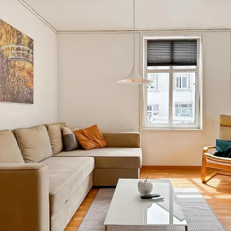Family & Business Friendly 2br By 31 شقة *