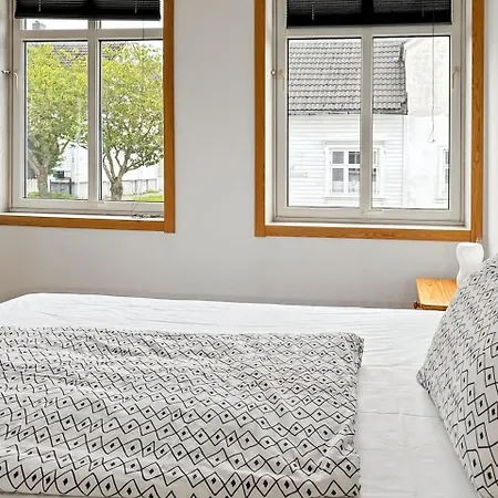 Family & Business Friendly 2br By 31 公寓