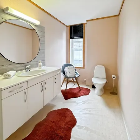 Family & Business Friendly 2br By 31 *